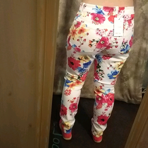 Republic Vibrant Red Floral Print Pants NWT Sz 8 - Picture 13 of 14